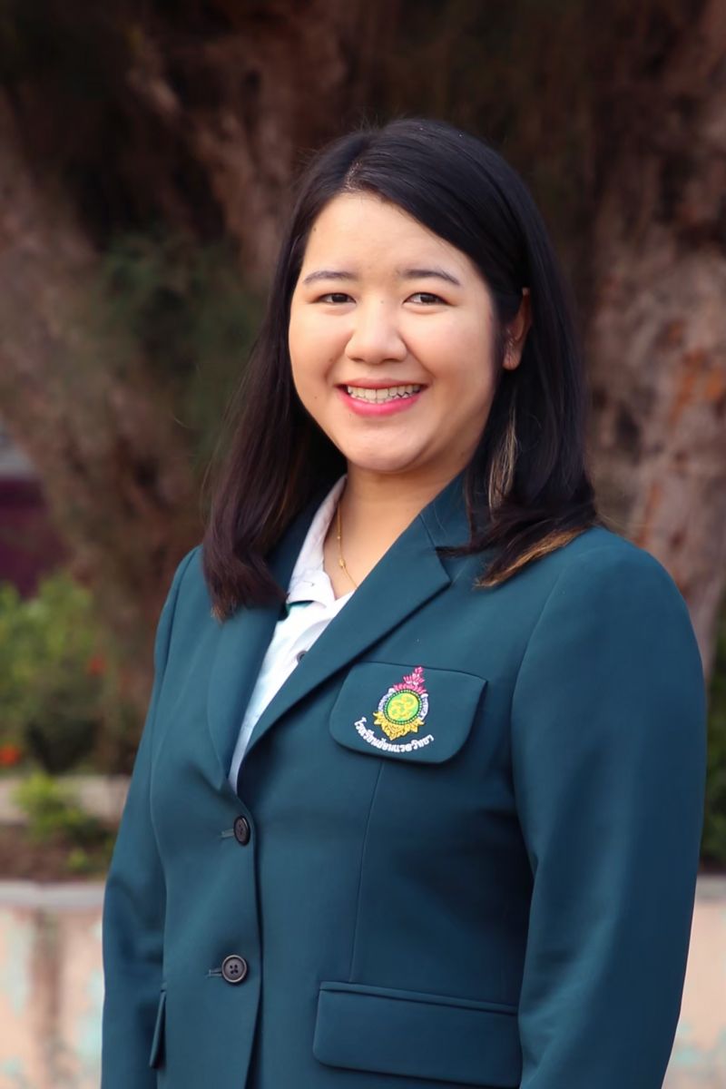 นางสกาว  แซ่เต็ม