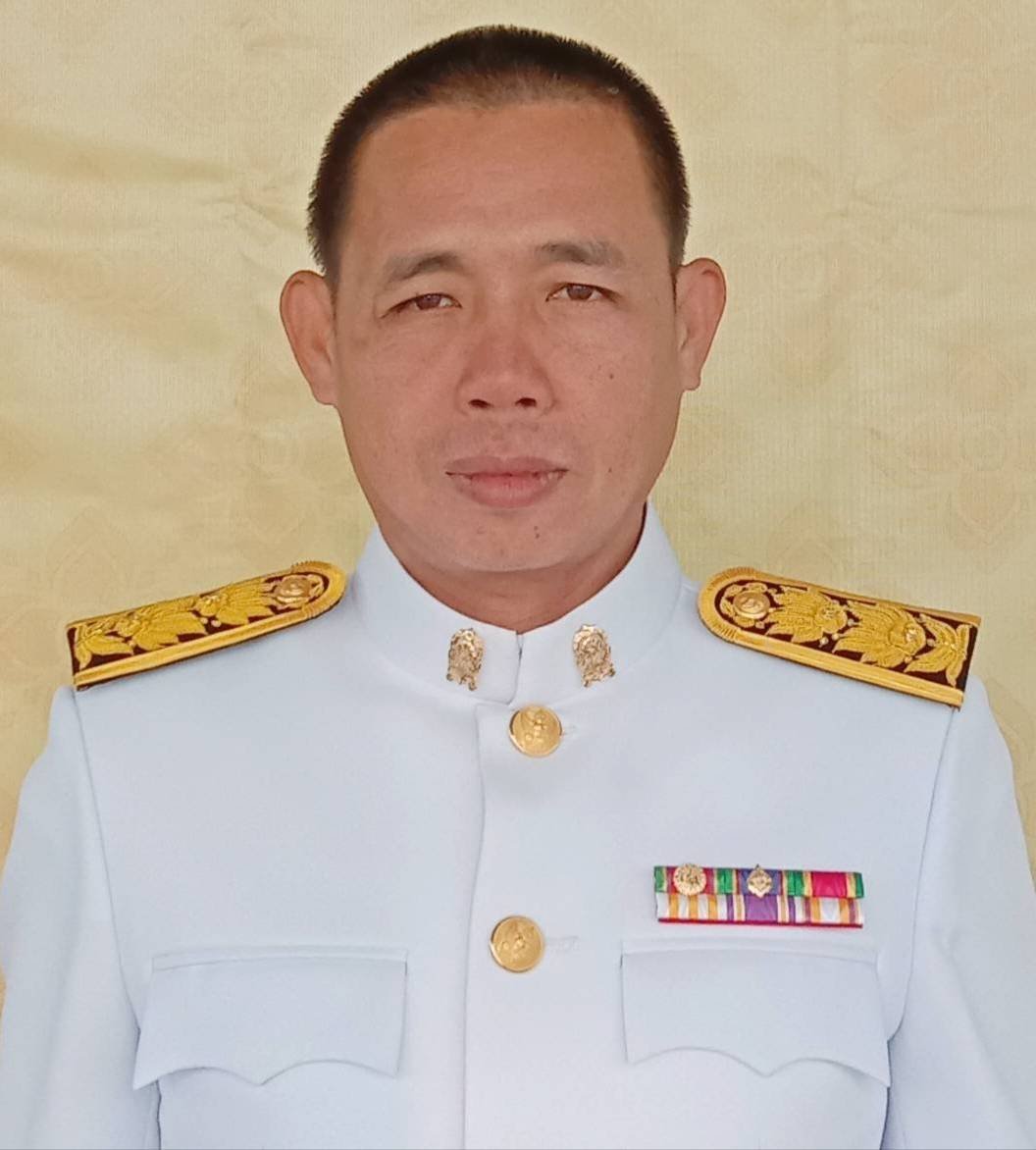 นายวัชรพันธ์  โกหลั่น